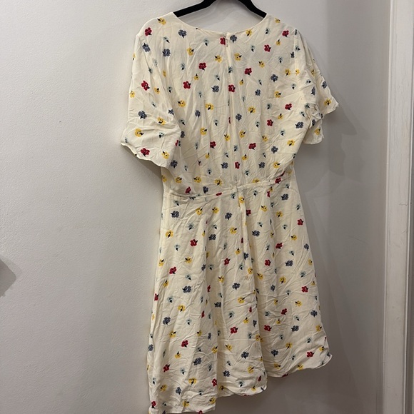 Madewell white Floral Mini Dress - size 4- flutter sleeve - Picture 4 of 4